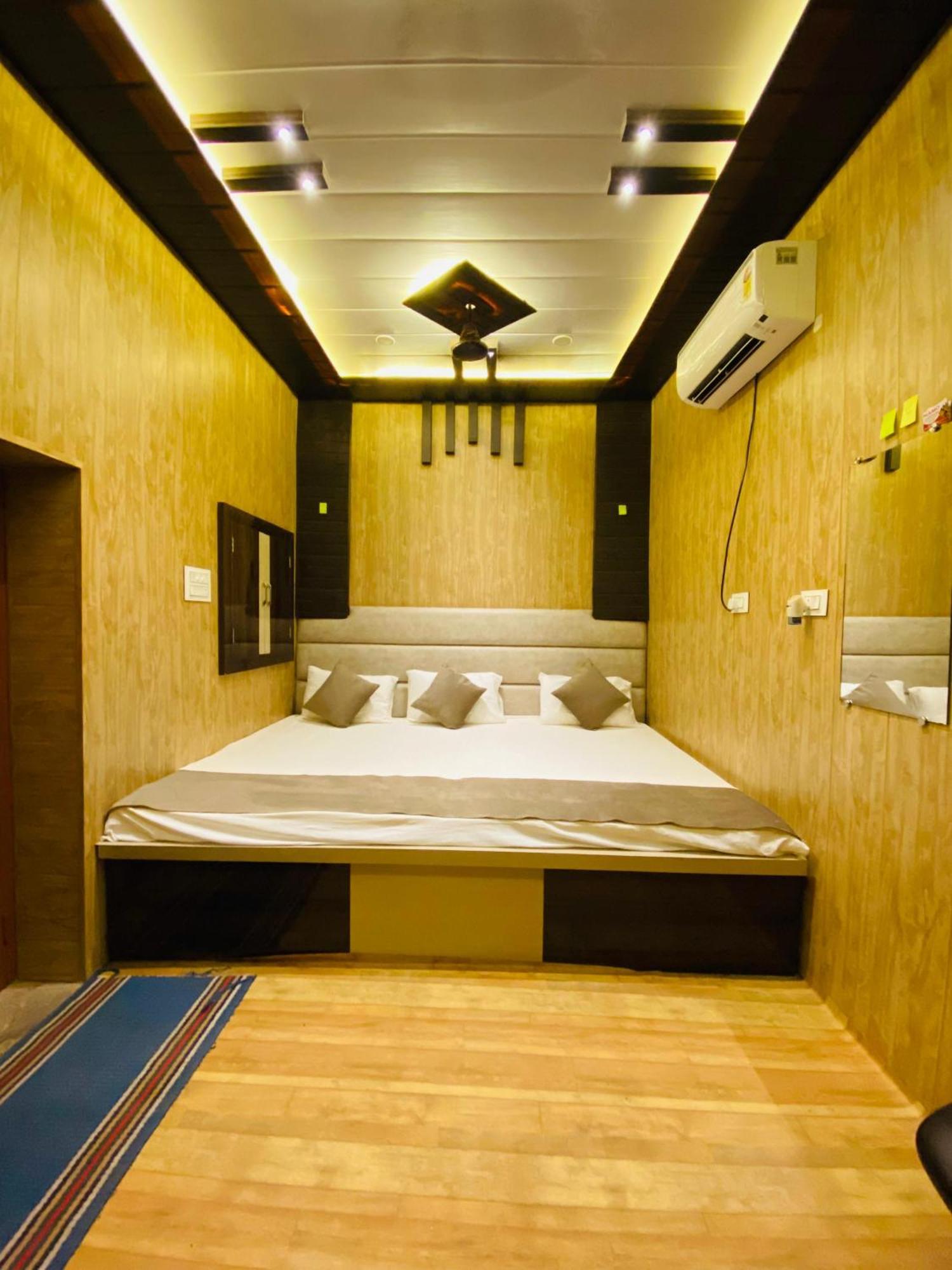 Namo Guest House Only For Indians Váránaszi Kültér fotó