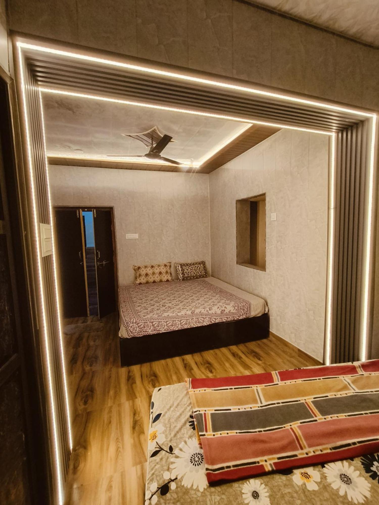 Namo Guest House Only For Indians Váránaszi Kültér fotó