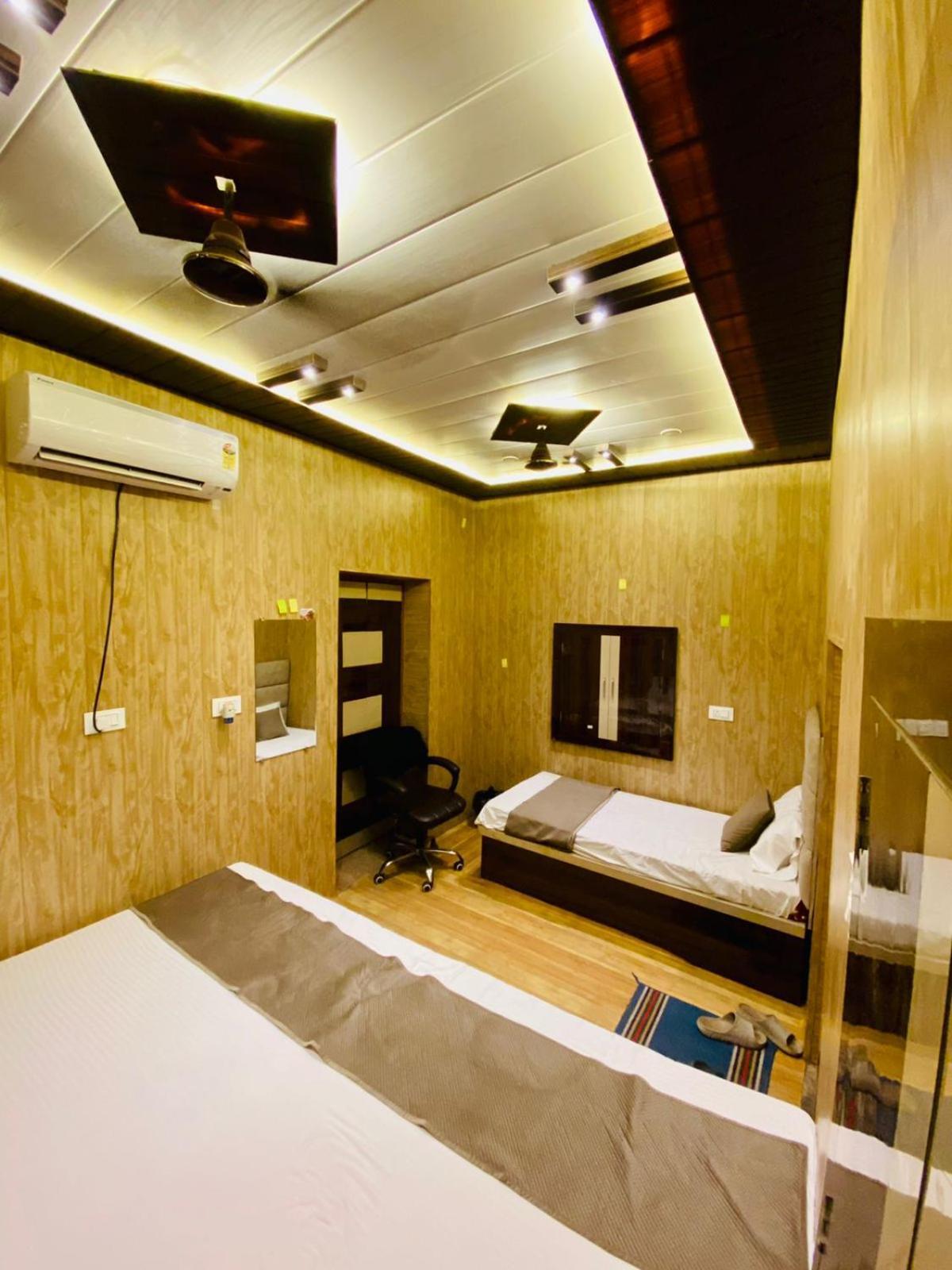 Namo Guest House Only For Indians Váránaszi Kültér fotó